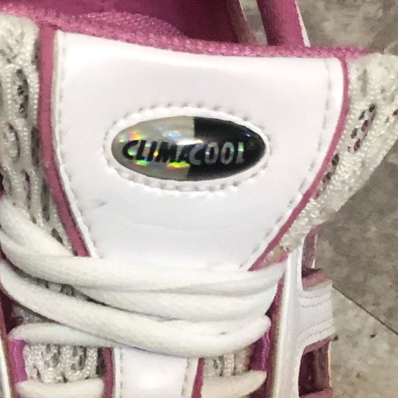 ADIDAS size 9.5 Climate Control  sneakers white & pink with cool cut on heel - Picture 5 of 14